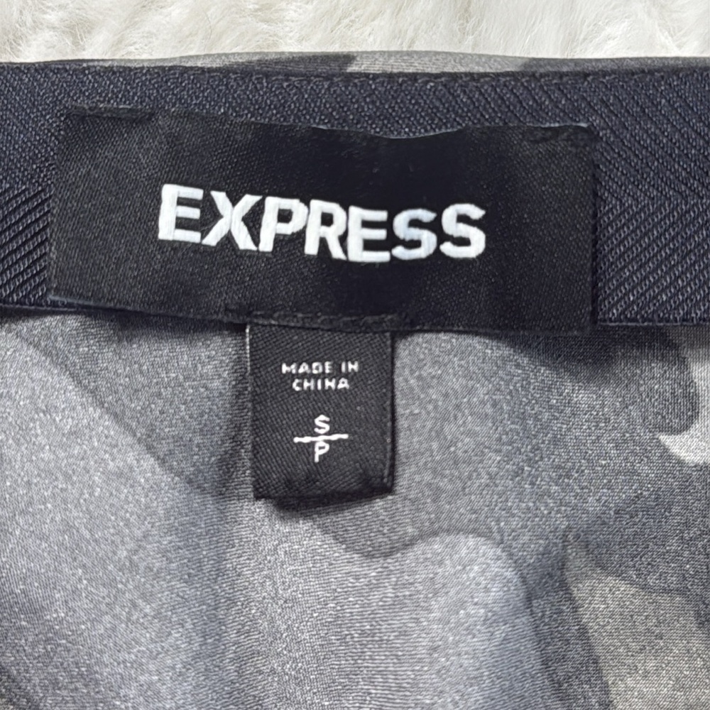 EXPRESS Satin Dark Camo Midi Skirt SM Flouncy Zip Gray Black Fall Neutral Read - Picture 5 of 15
